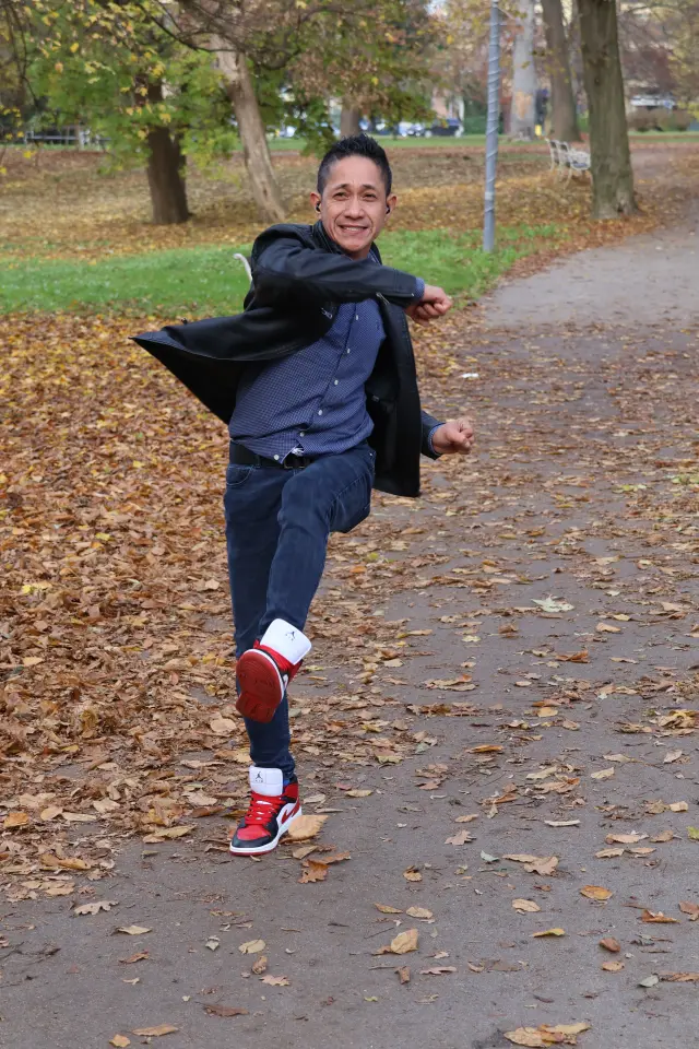 Isidro Valderama, Filipini, ples (12)