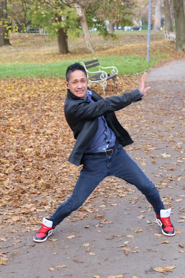 Isidro Valderama, Filipini, ples (13)