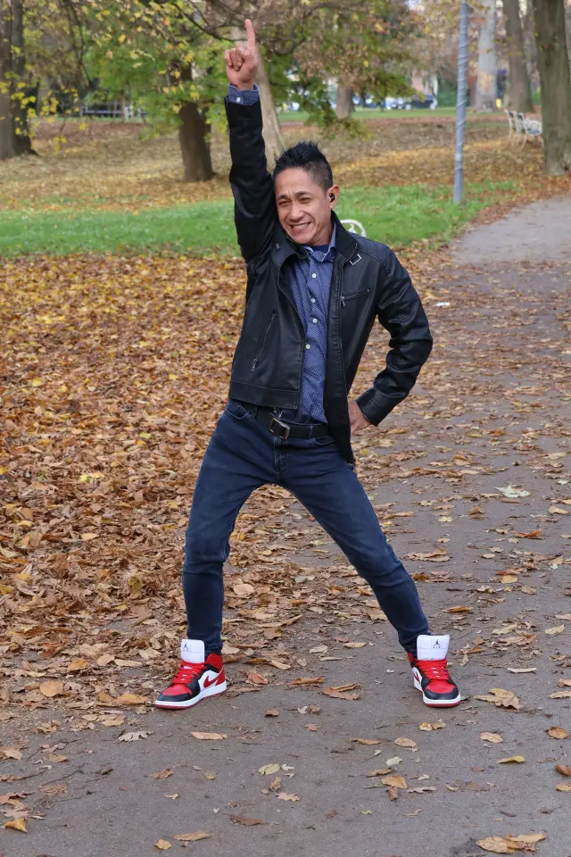 Isidro Valderama, Filipini, ples (14)