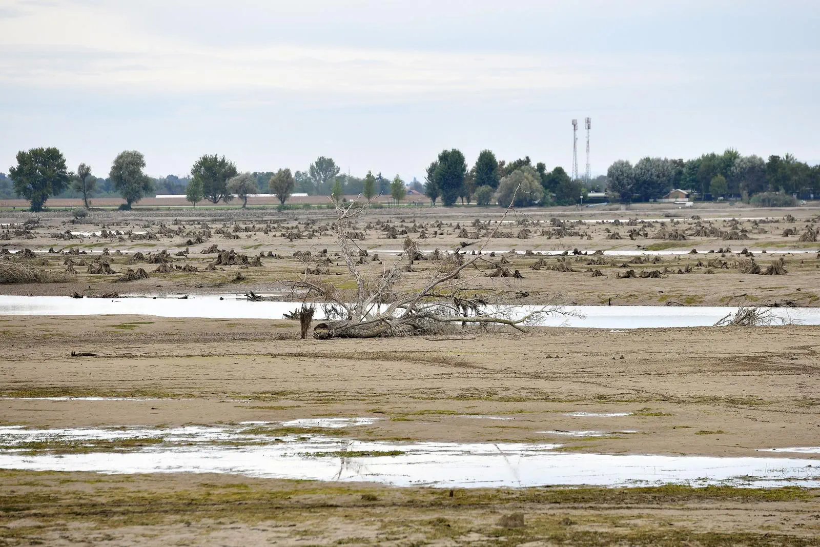 Ispražnjeno najveće umjetno jezero u Hrvatskoj (2)
