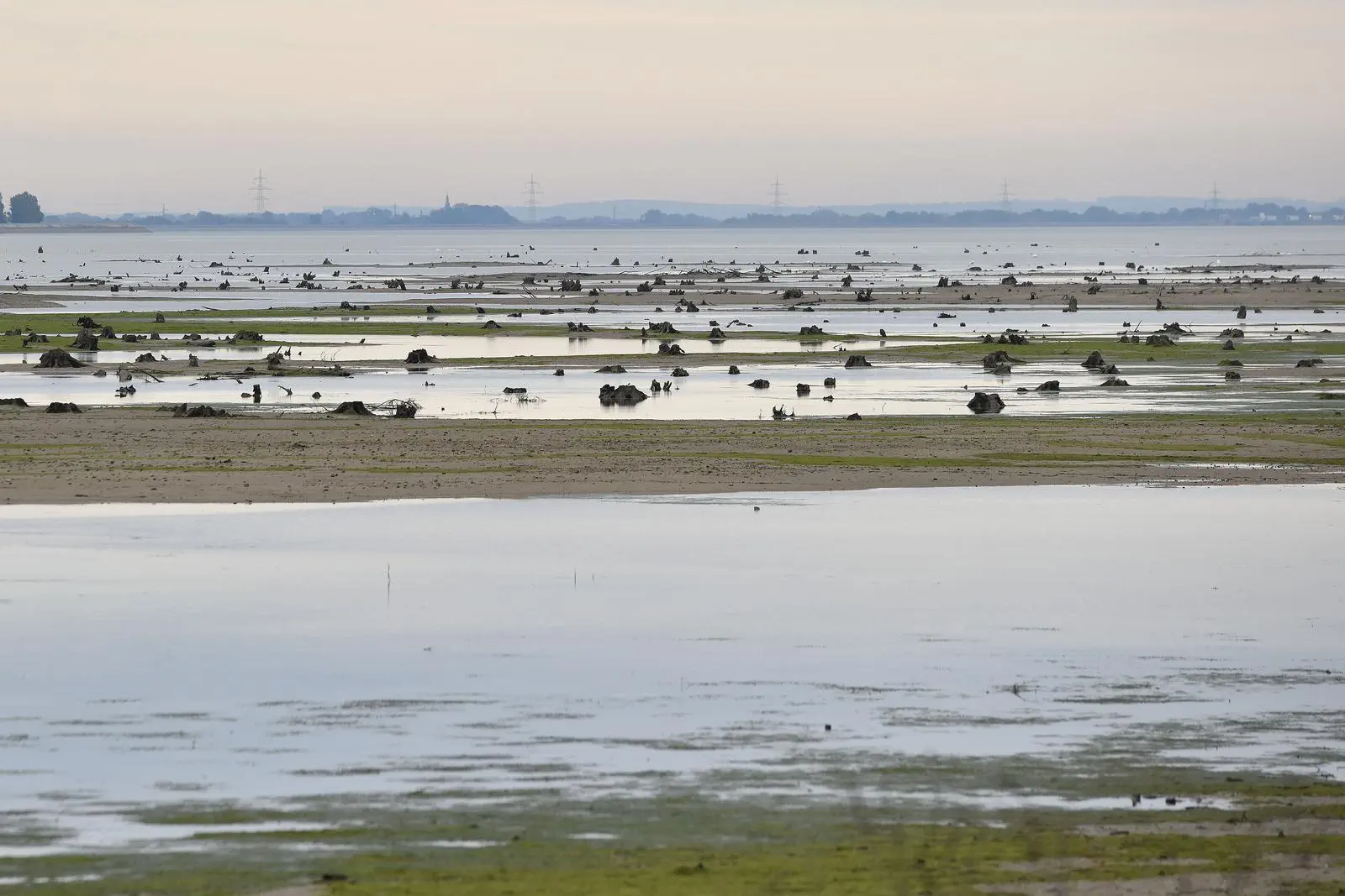 Ispražnjeno najveće umjetno jezero u Hrvatskoj (3)