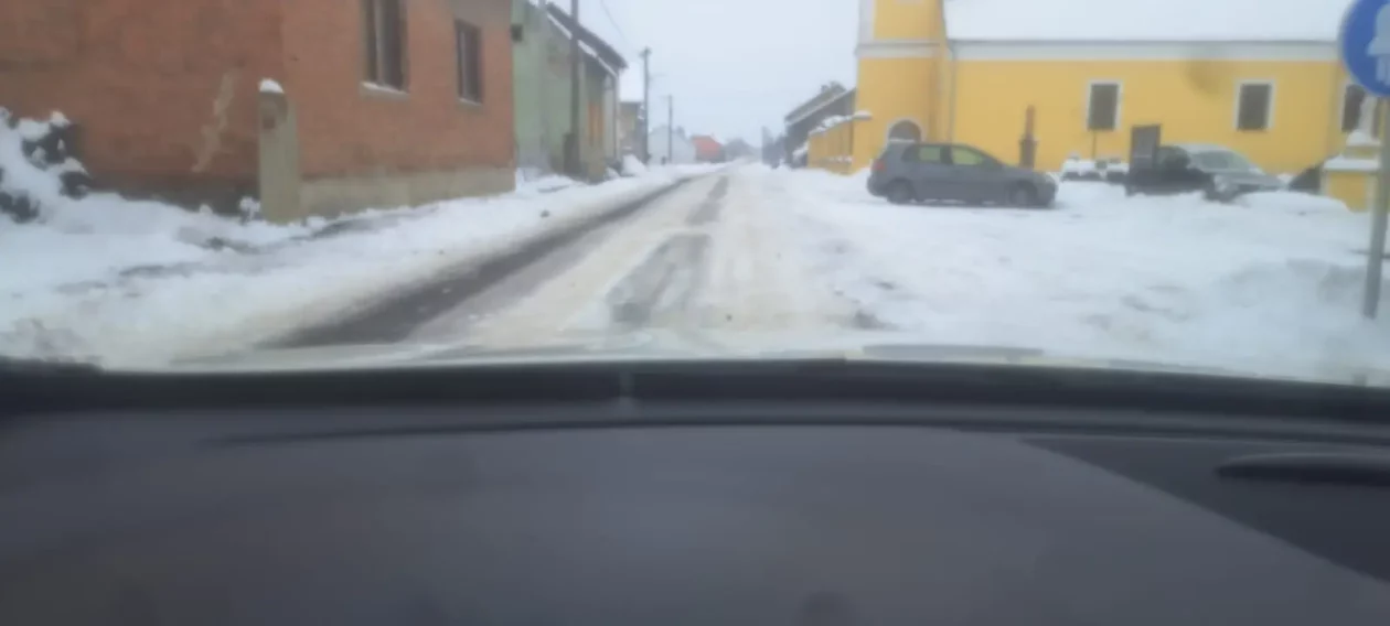 Ivanovec cesta led snijeg (13) Ivanovec cesta led snijeg (13)