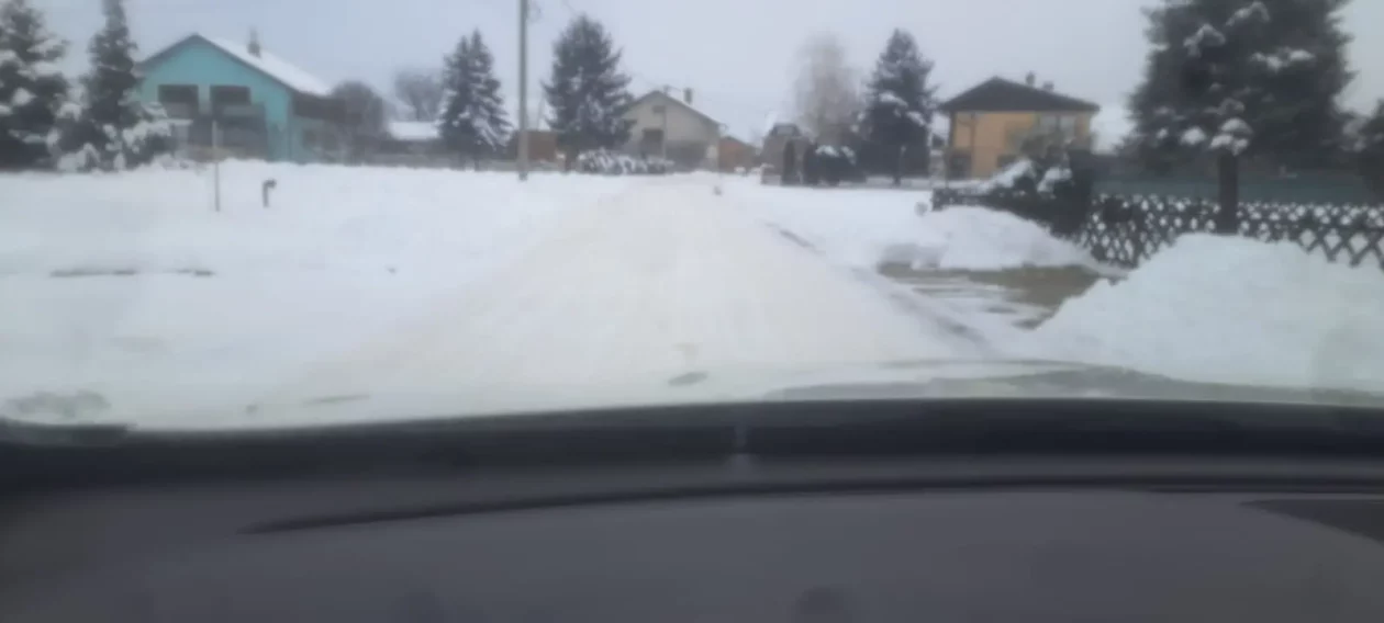 Ivanovec cesta led snijeg (2) Ivanovec cesta led snijeg (2)