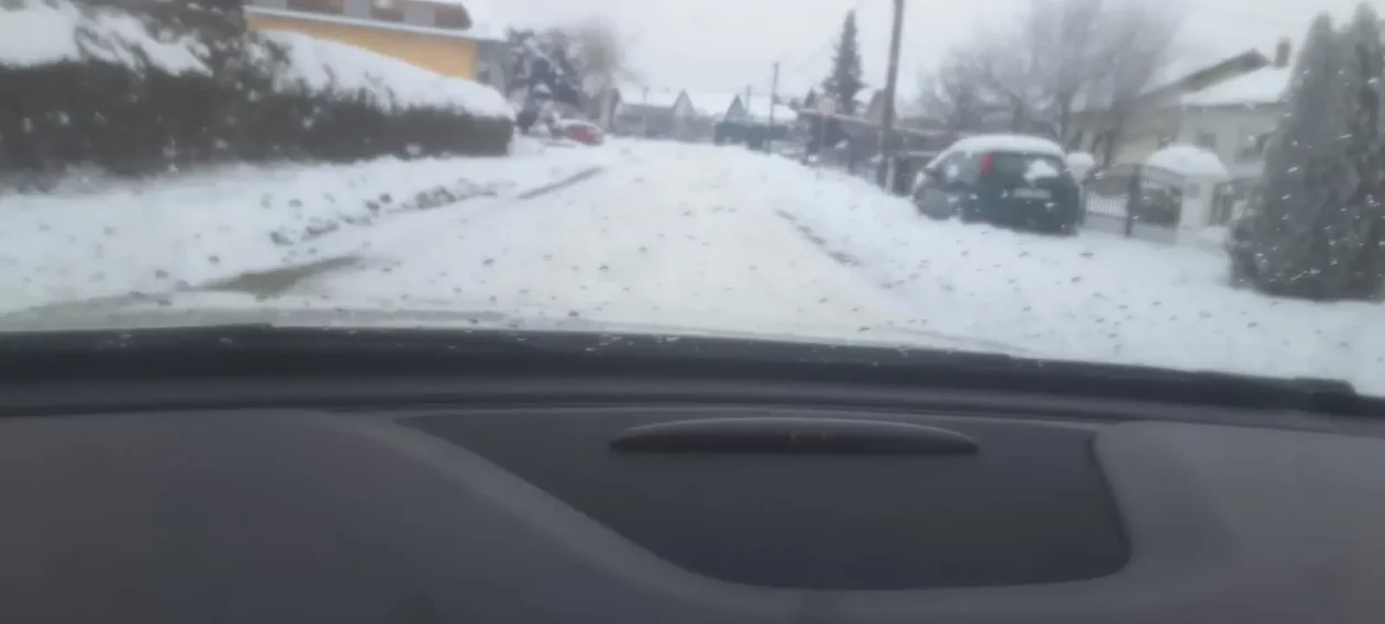 Ivanovec cesta led snijeg (3) Ivanovec cesta led snijeg (3)