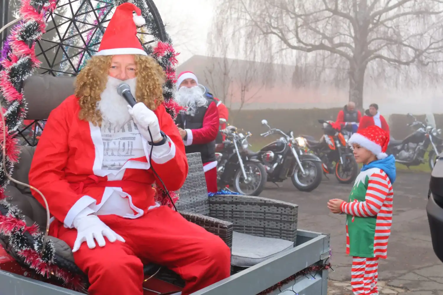 Ivanovec u blagdanskom duhu Dječja predstava i veseli susret s Djedovima Mrazovima (13)