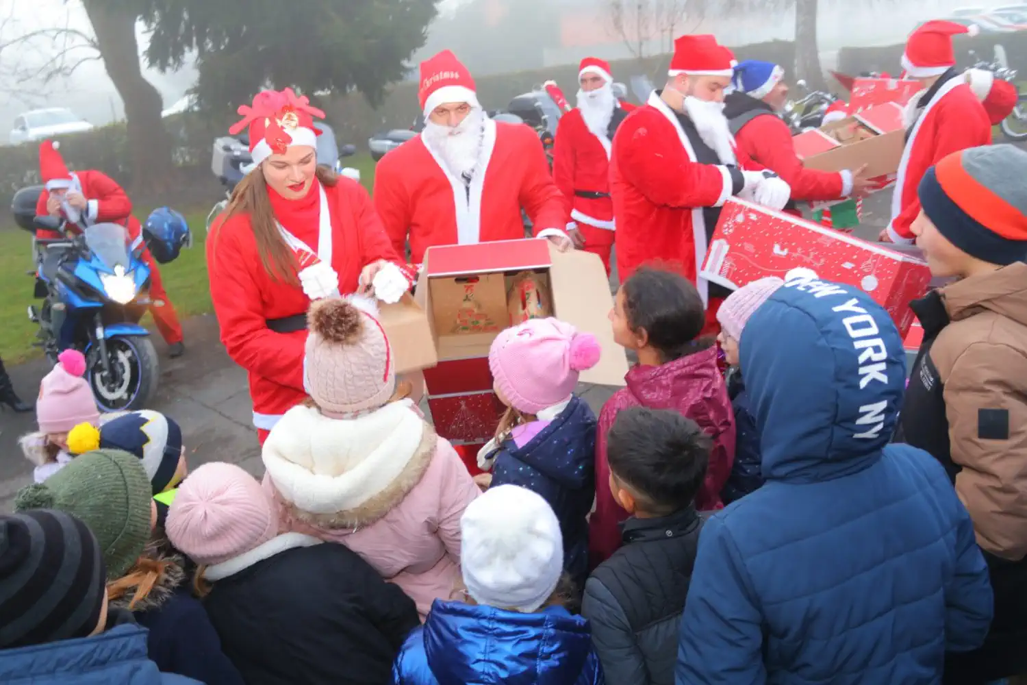 Ivanovec u blagdanskom duhu Dječja predstava i veseli susret s Djedovima Mrazovima (14)