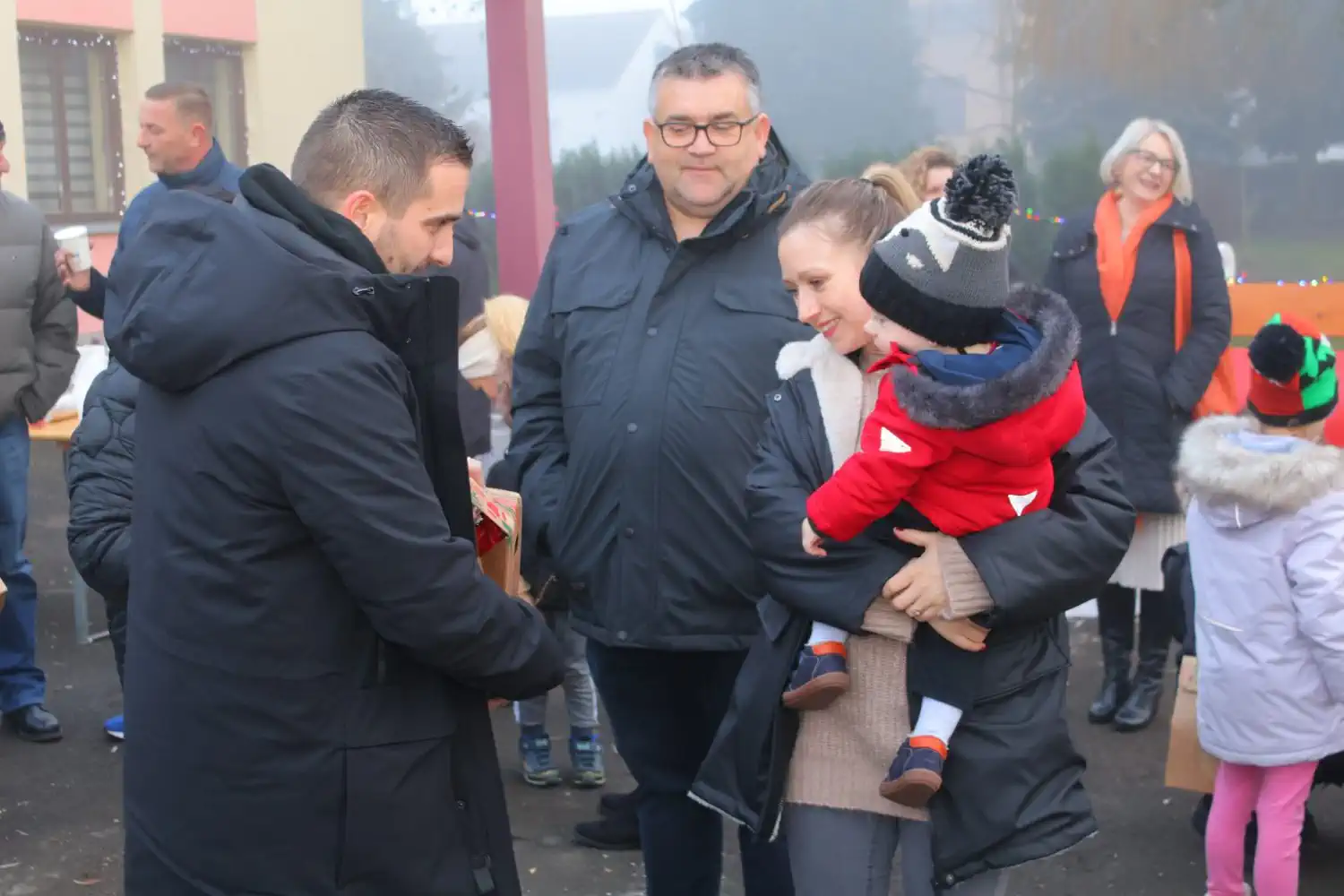 Ivanovec u blagdanskom duhu Dječja predstava i veseli susret s Djedovima Mrazovima (19)