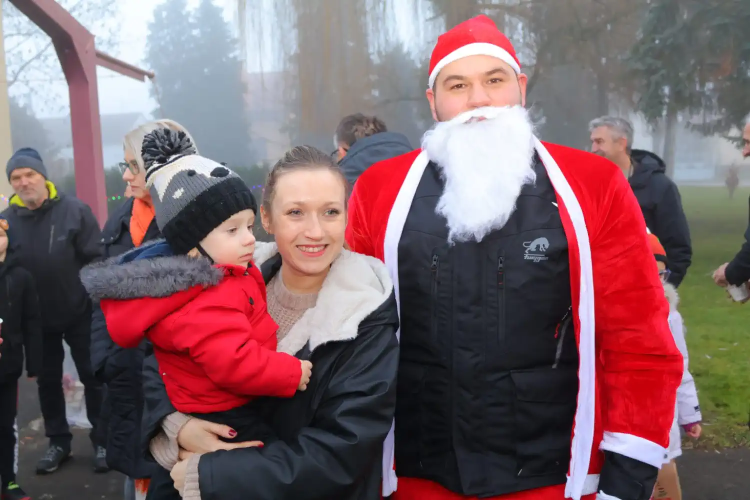 Ivanovec u blagdanskom duhu Dječja predstava i veseli susret s Djedovima Mrazovima (21)