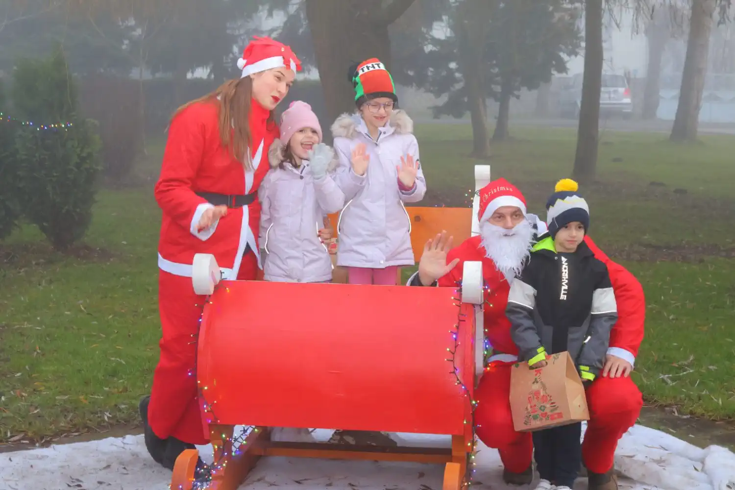 Ivanovec u blagdanskom duhu Dječja predstava i veseli susret s Djedovima Mrazovima (22)