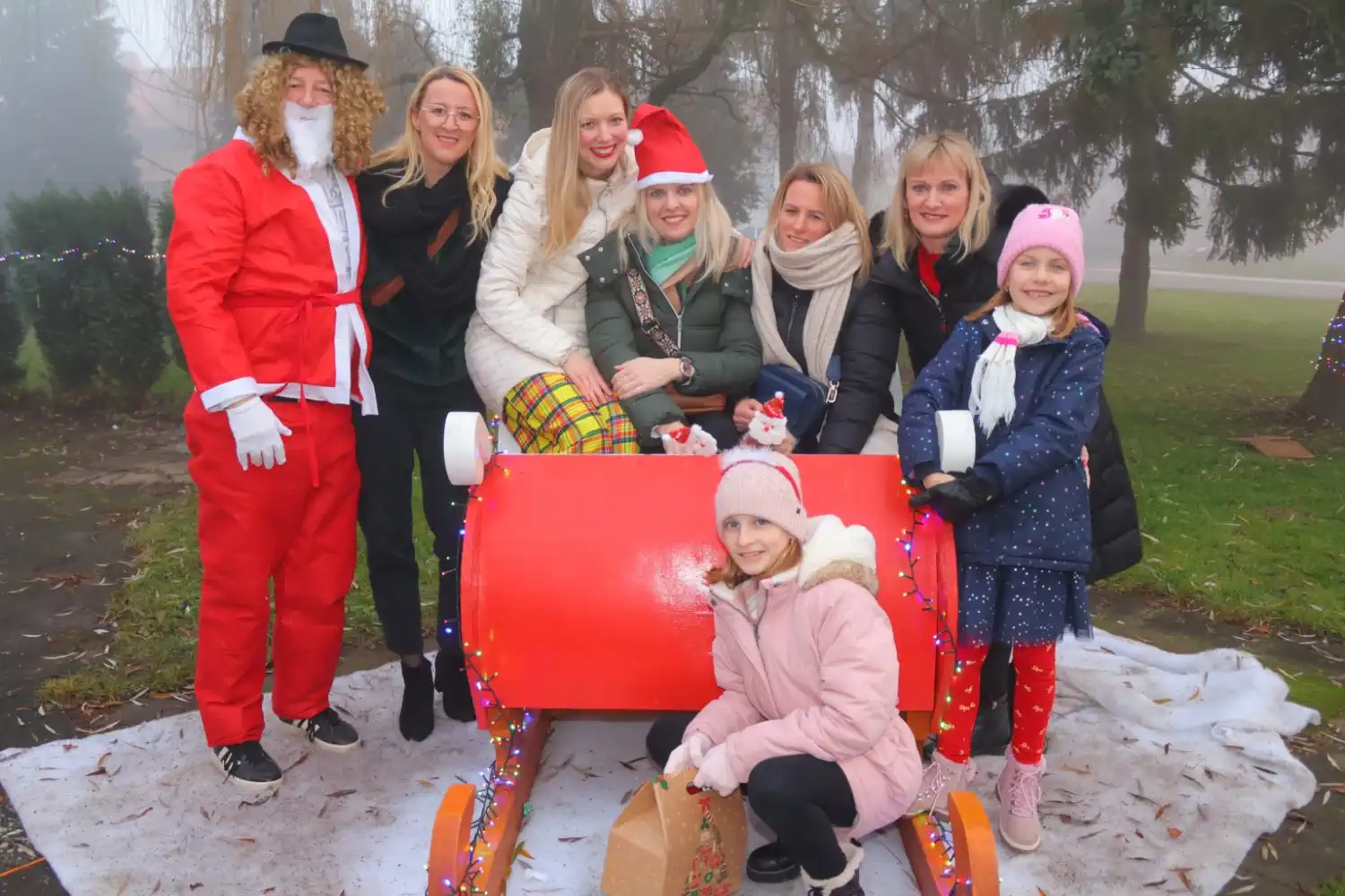 Ivanovec u blagdanskom duhu Dječja predstava i veseli susret s Djedovima Mrazovima (25)