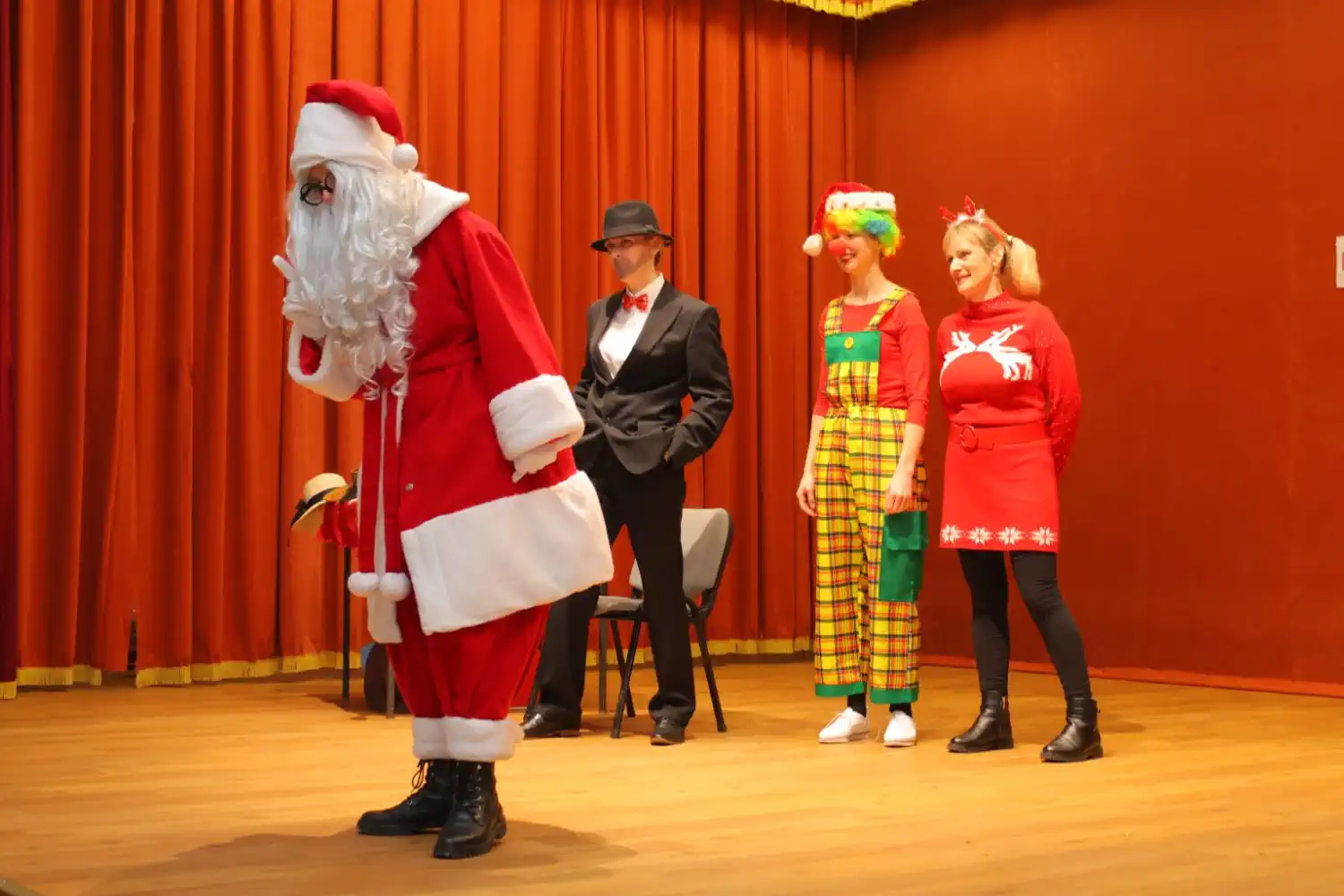 Ivanovec u blagdanskom duhu Dječja predstava i veseli susret s Djedovima Mrazovima (6)