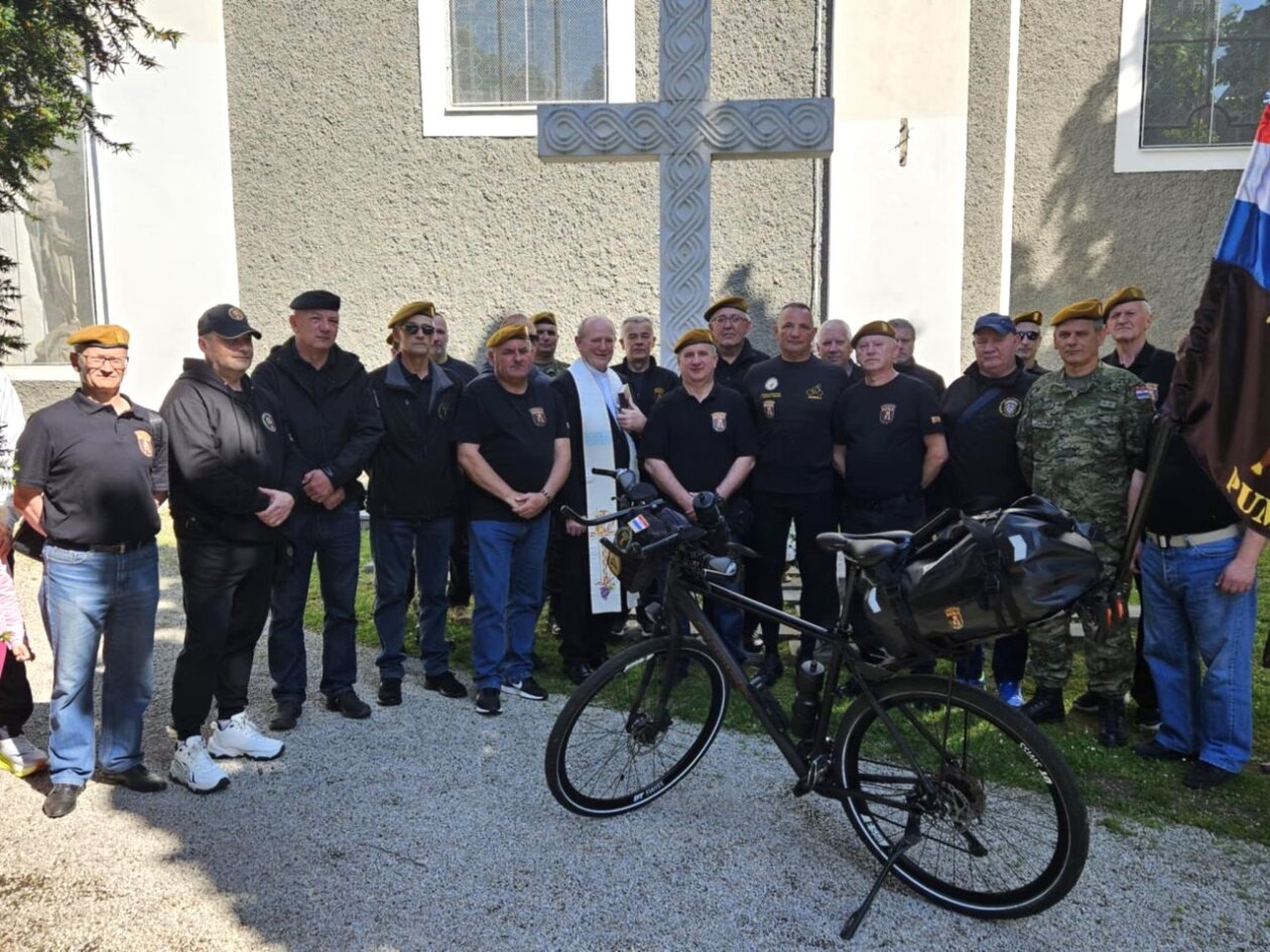 Ivica Nerer biciklom od Varaždina preko Bečkog Novog Mesta do Čakovca (6) Ivica Nerer biciklom od Varaždina preko Bečkog Novog Mesta do Čakovca (11)