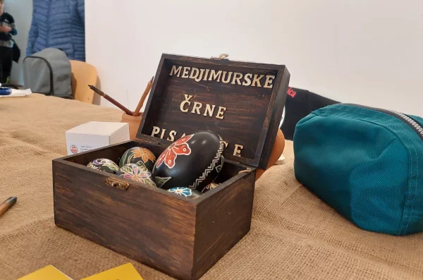 Izložba črna pisanica (3)