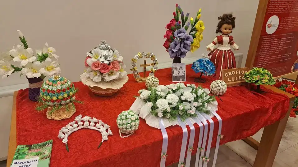 Izložba kinča Nade Tomašek