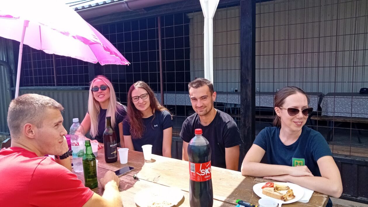 JADRANKO, DENIS I MARIJAN Odbojka, roštilj i veliko srce na vrelom suncu (3) JADRANKO, DENIS I MARIJAN Odbojka, roštilj i veliko srce na vrelom suncu (3)