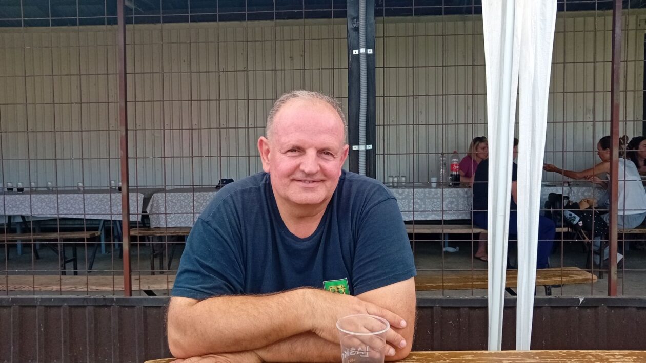 JADRANKO, DENIS I MARIJAN Odbojka, roštilj i veliko srce na vrelom suncu (4) JADRANKO, DENIS I MARIJAN Odbojka, roštilj i veliko srce na vrelom suncu (4)