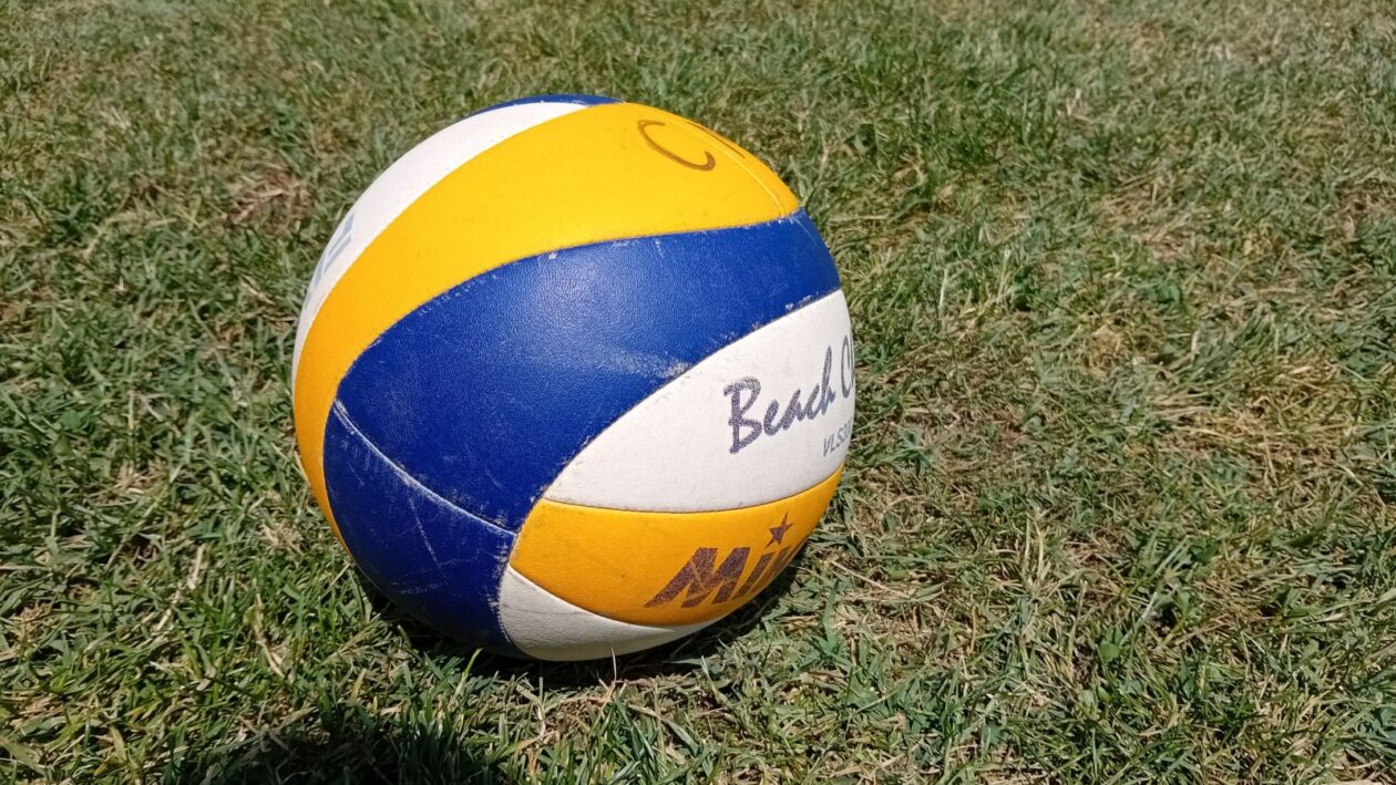 JADRANKO, DENIS I MARIJAN Odbojka, roštilj i veliko srce na vrelom suncu (5) JADRANKO, DENIS I MARIJAN Odbojka, roštilj i veliko srce na vrelom suncu (5)