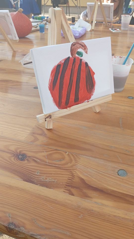 JESENSKA RADIONICA Mali umjetnici oslikavali bundeve na Sobočkom eko sajmu (10)