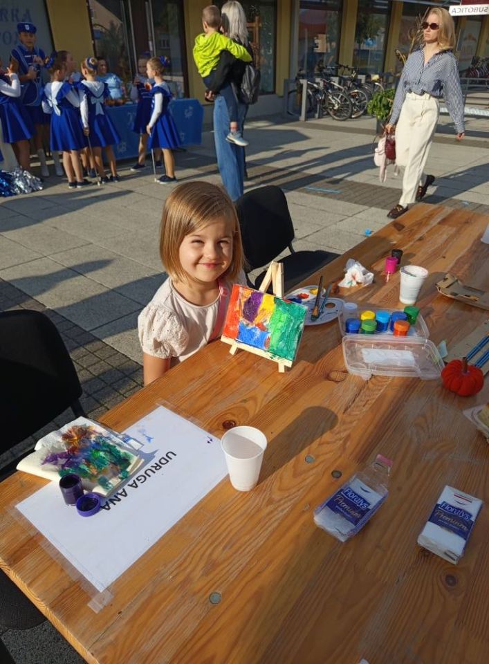 JESENSKA RADIONICA Mali umjetnici oslikavali bundeve na Sobočkom eko sajmu (11)