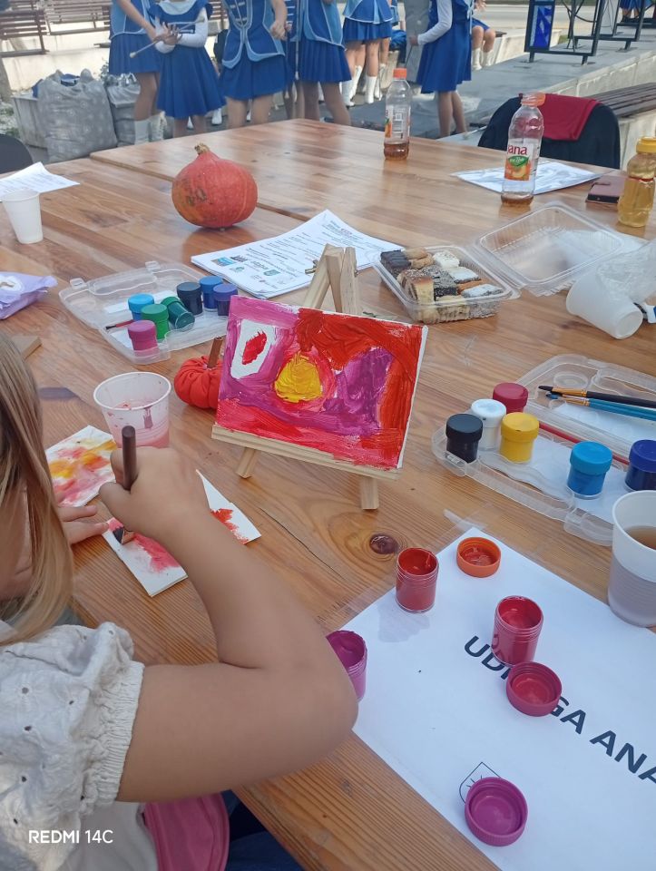 JESENSKA RADIONICA Mali umjetnici oslikavali bundeve na Sobočkom eko sajmu (3)