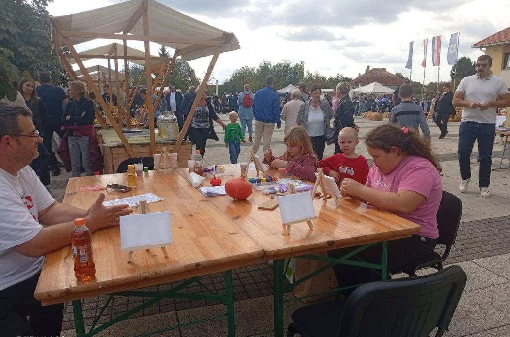 JESENSKA RADIONICA Mali umjetnici oslikavali bundeve na Sobočkom eko sajmu (5)