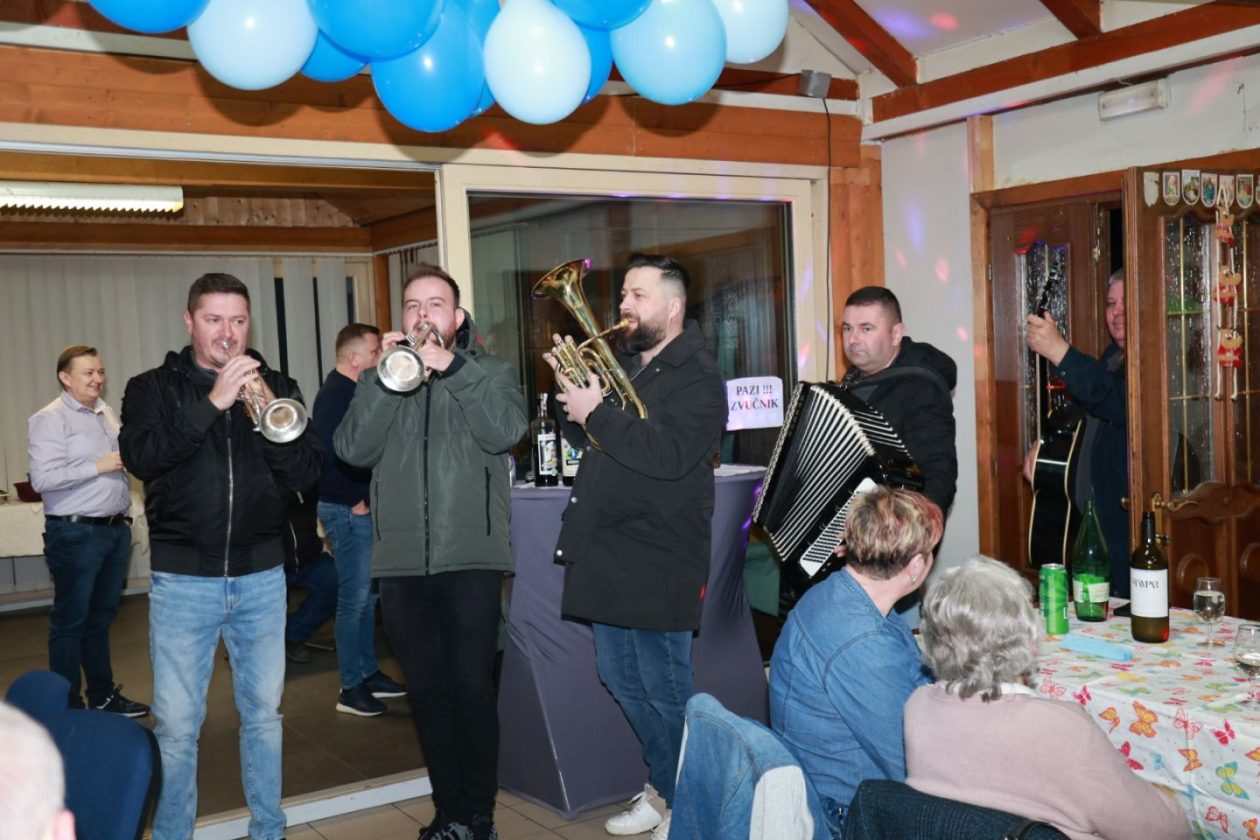 JOSIP HALIĆ Omiljeni domar OŠ Mala Subotica proslavio mirovinu i 65. rođendan uz obitelj i prijatelje (3)