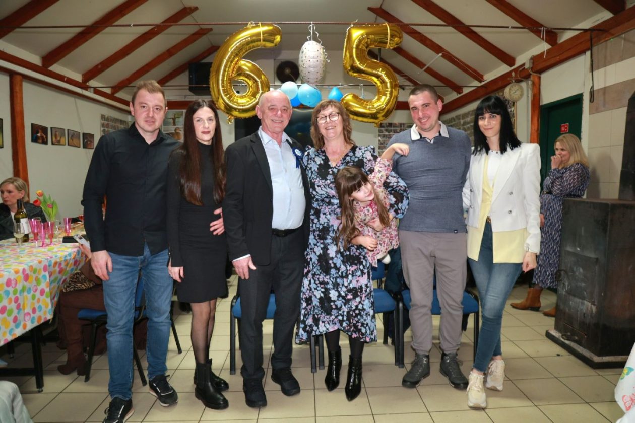 JOSIP HALIĆ Omiljeni domar OŠ Mala Subotica proslavio mirovinu i 65. rođendan uz obitelj i prijatelje (5)