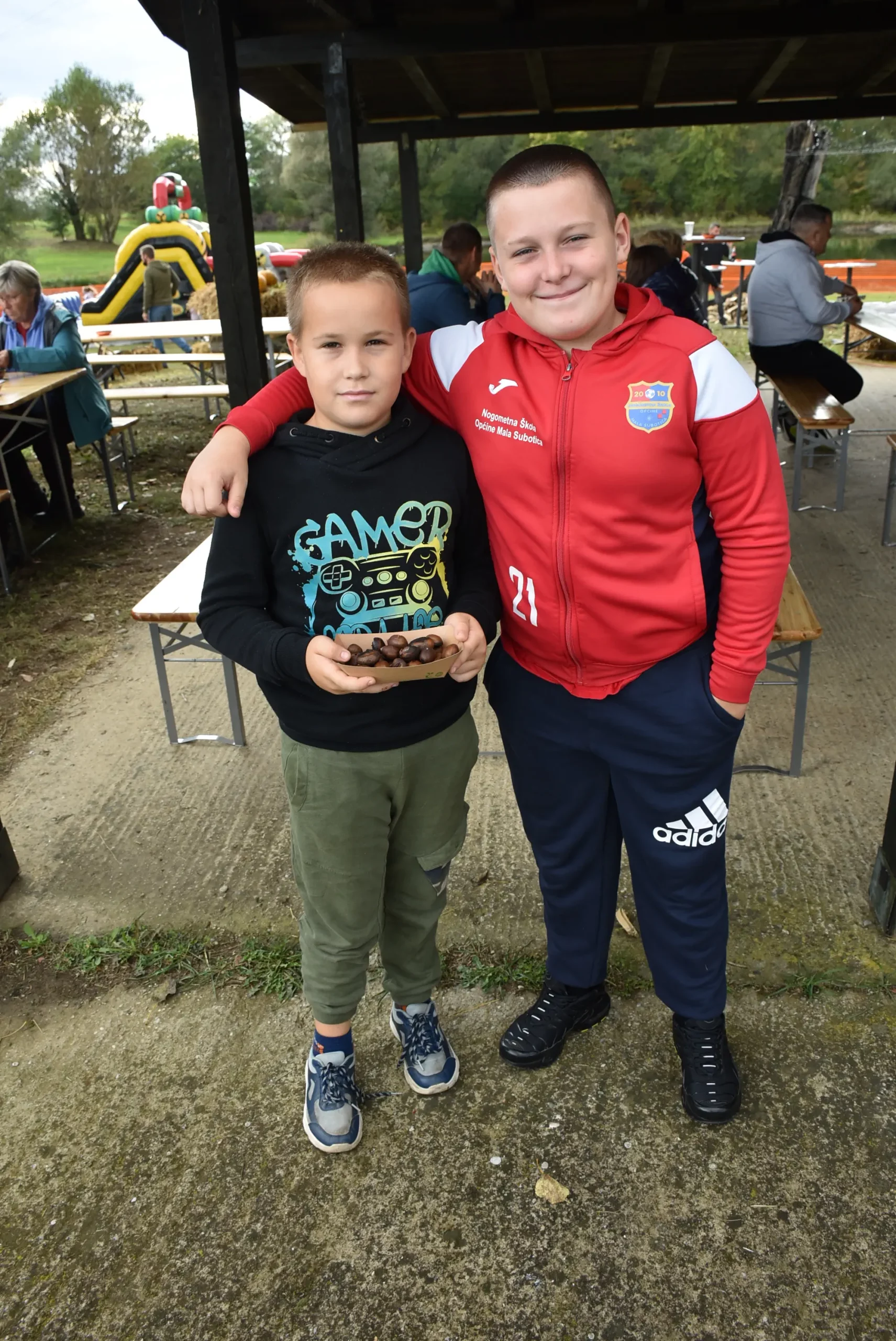 Jesenska kestenijada u Podbrestu 2024 (8) Jesenska kestenijada u Podbrestu 2024 (8)