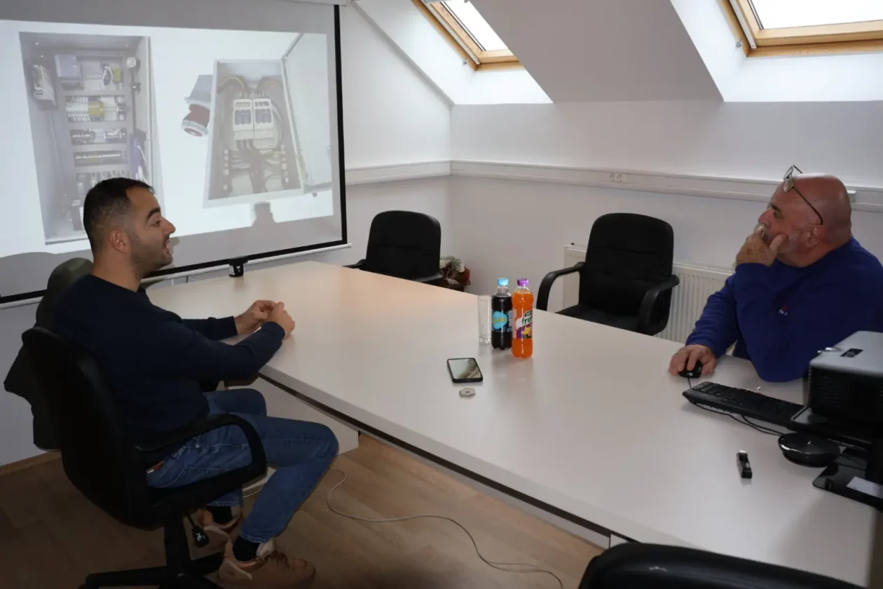 Josip Glasnović Varga elektronik Draškovec promo (3) Josip Glasnović Varga elektronik Draškovec promo (3)