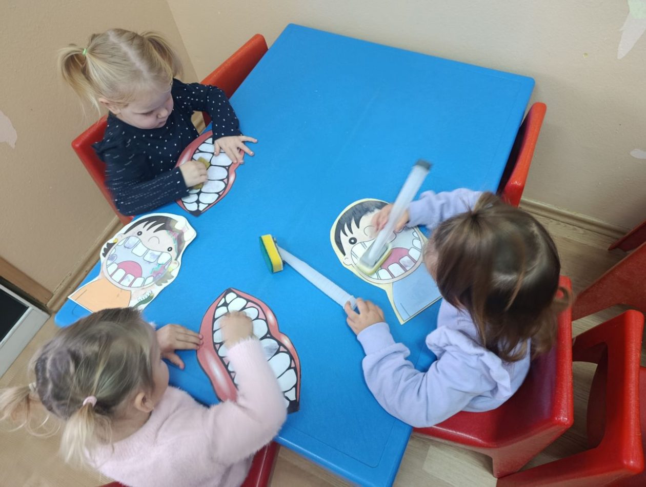 Jurica Vrček djecu naučio što je dobro, a što loše za njihove zube (2) Jurica Vrček djecu naučio što je dobro, a što loše za njihove zube (2)