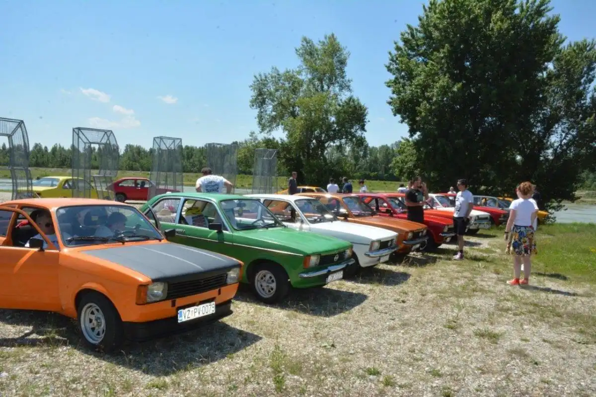 KADETT (39) KADETT (39)