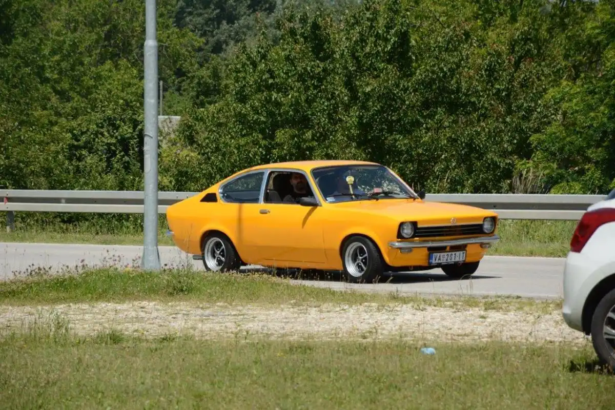 KADETT (41) KADETT (41)