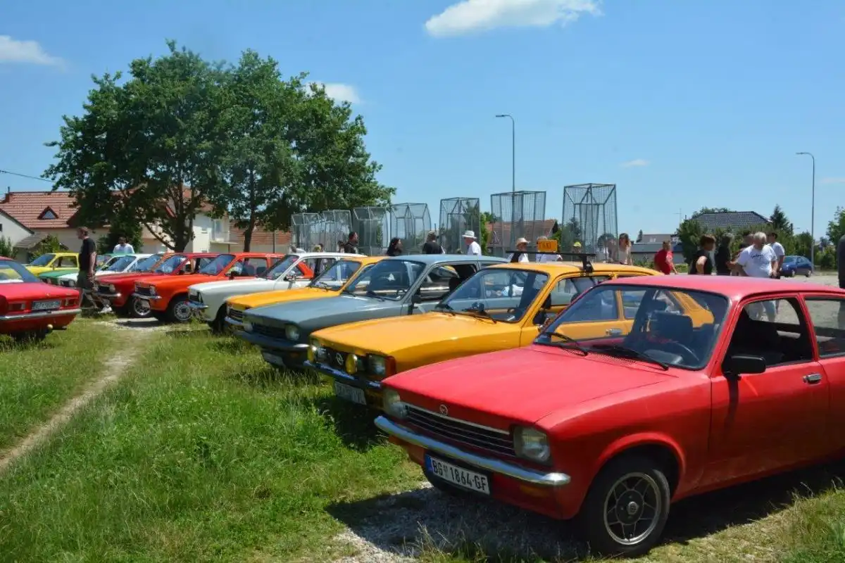 KADETT (48) KADETT (48)