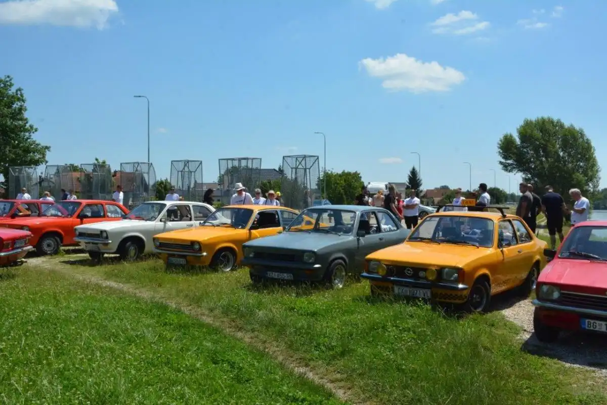 KADETT (50) KADETT (50)