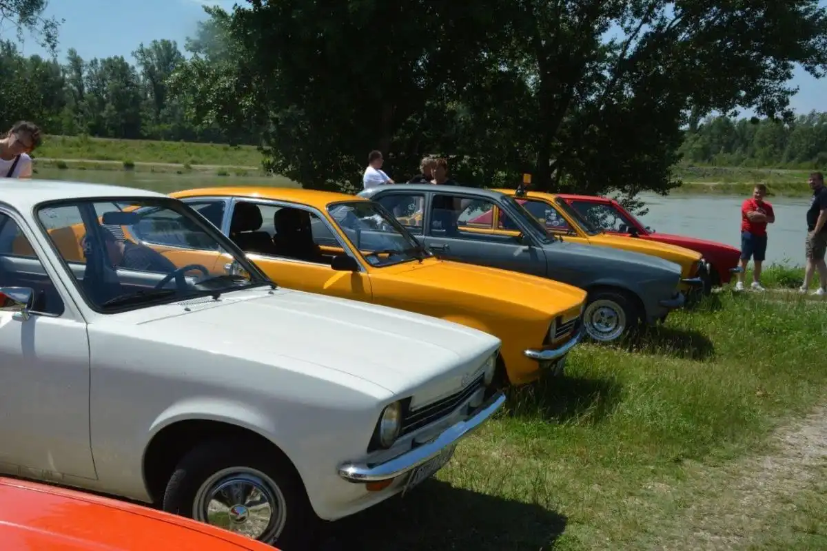 KADETT (52) KADETT (52)