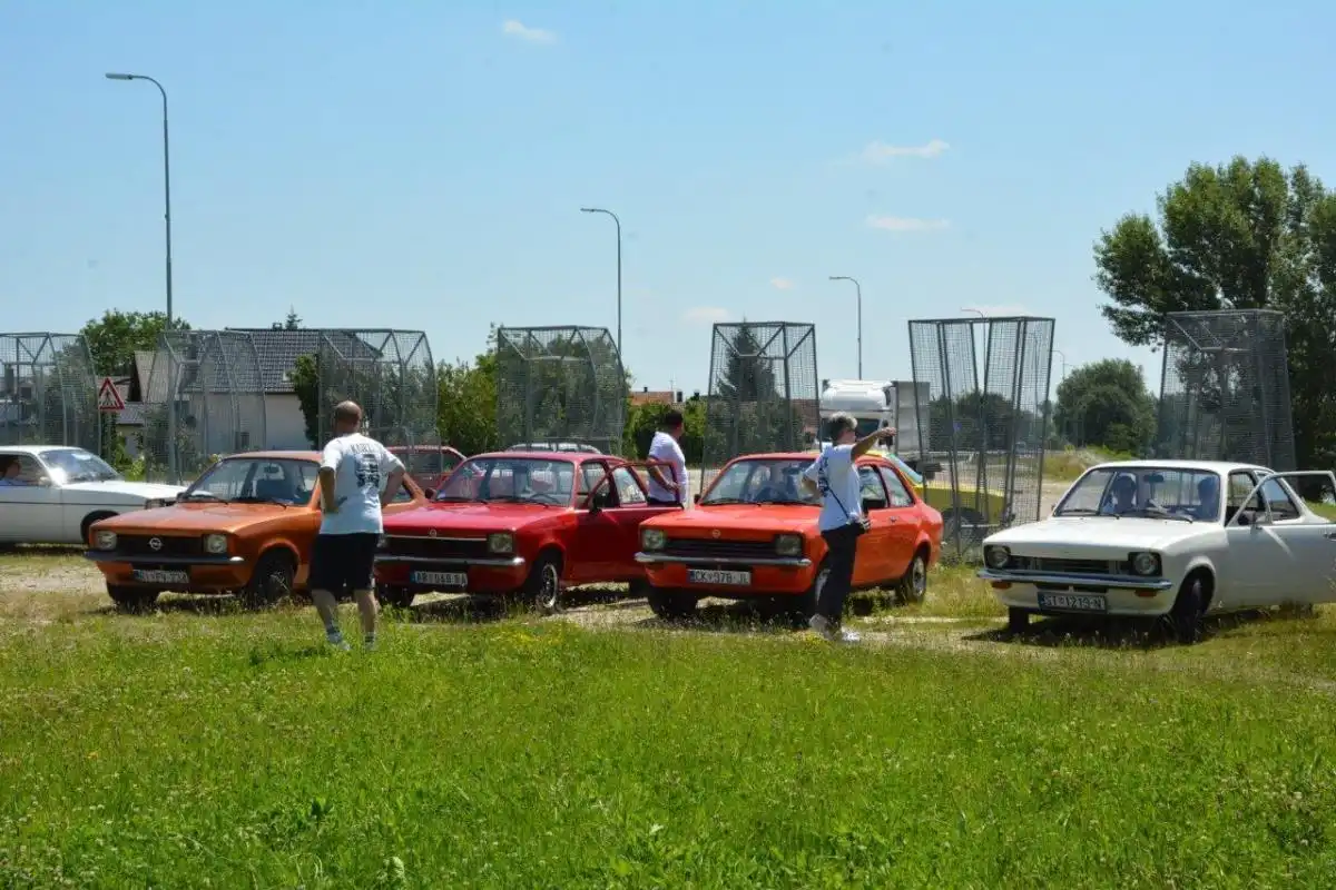 KADETT (56) KADETT (56)