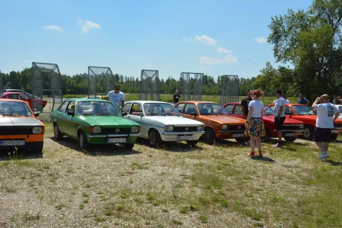 KADETT (58) KADETT (58)