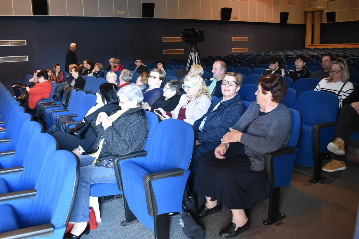 KAM GALERIJA 2. DAN (28) KAM GALERIJA 2. DAN (28)