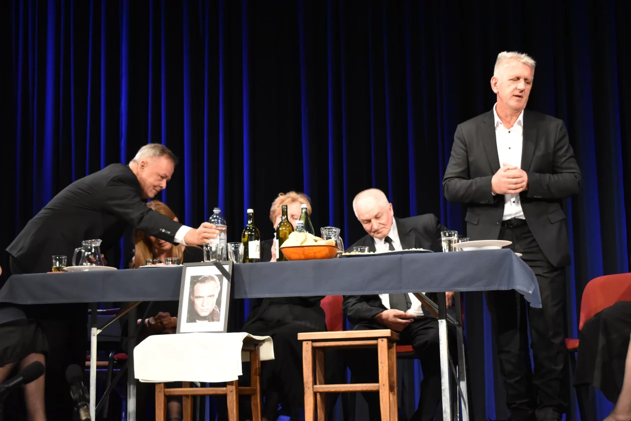 KAM GALERIJA 2. DAN (31) KAM GALERIJA 2. DAN (31)