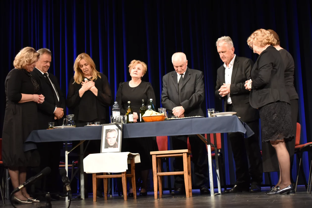 KAM GALERIJA 2. DAN (32) KAM GALERIJA 2. DAN (32)