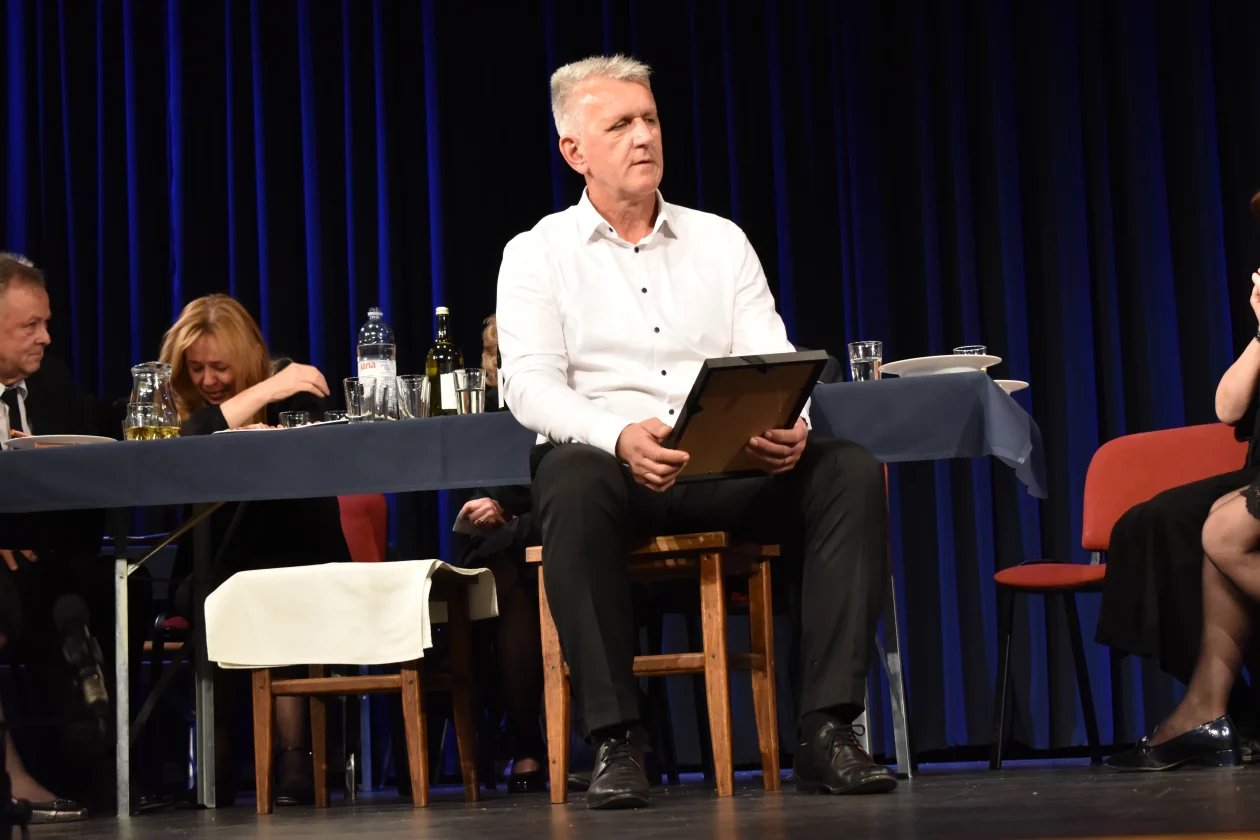 KAM GALERIJA 2. DAN (33) KAM GALERIJA 2. DAN (33)