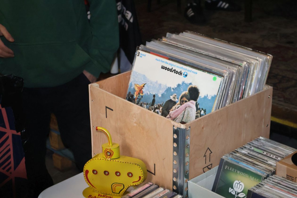 KLUB PROSTOR Blagdanski ugođaj i vinil glazba na jubilarnoj dvadesetoj izložbi ploča (17)