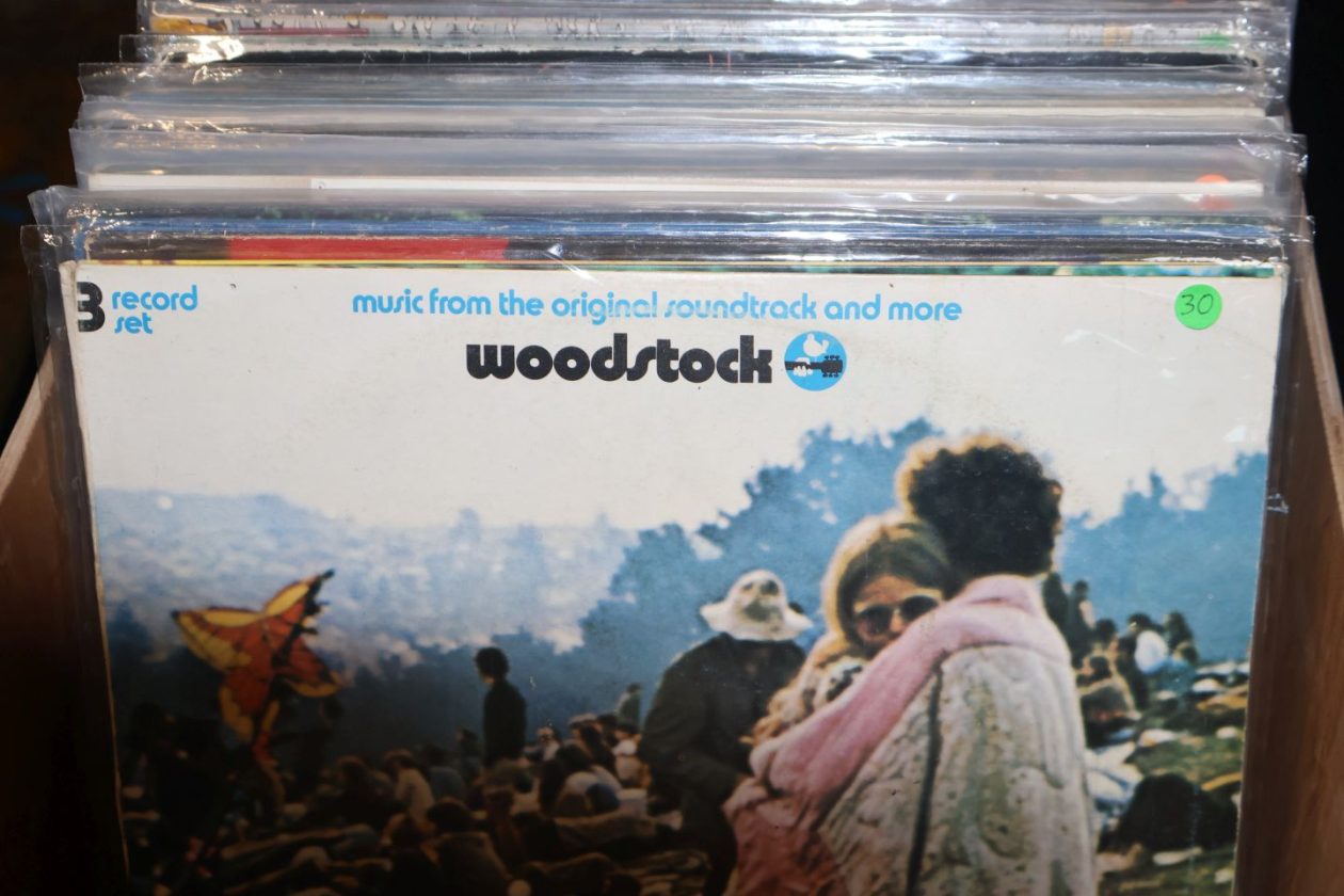 KLUB PROSTOR Blagdanski ugođaj i vinil glazba na jubilarnoj dvadesetoj izložbi ploča (18)