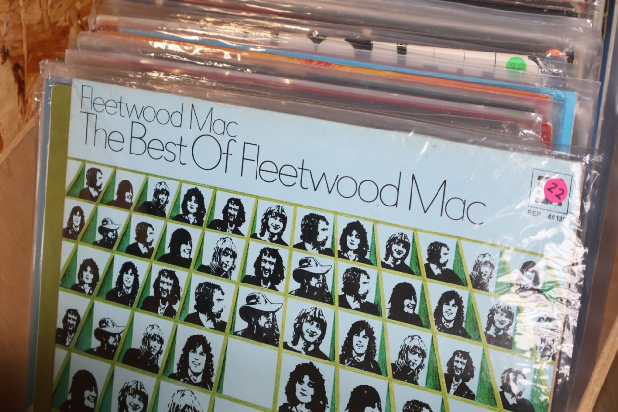 KLUB PROSTOR Blagdanski ugođaj i vinil glazba na jubilarnoj dvadesetoj izložbi ploča (19)