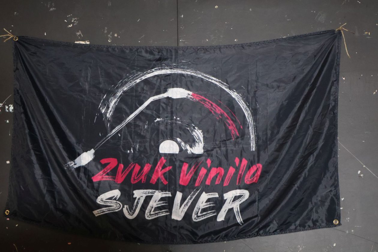 KLUB PROSTOR Blagdanski ugođaj i vinil glazba na jubilarnoj dvadesetoj izložbi ploča (24)