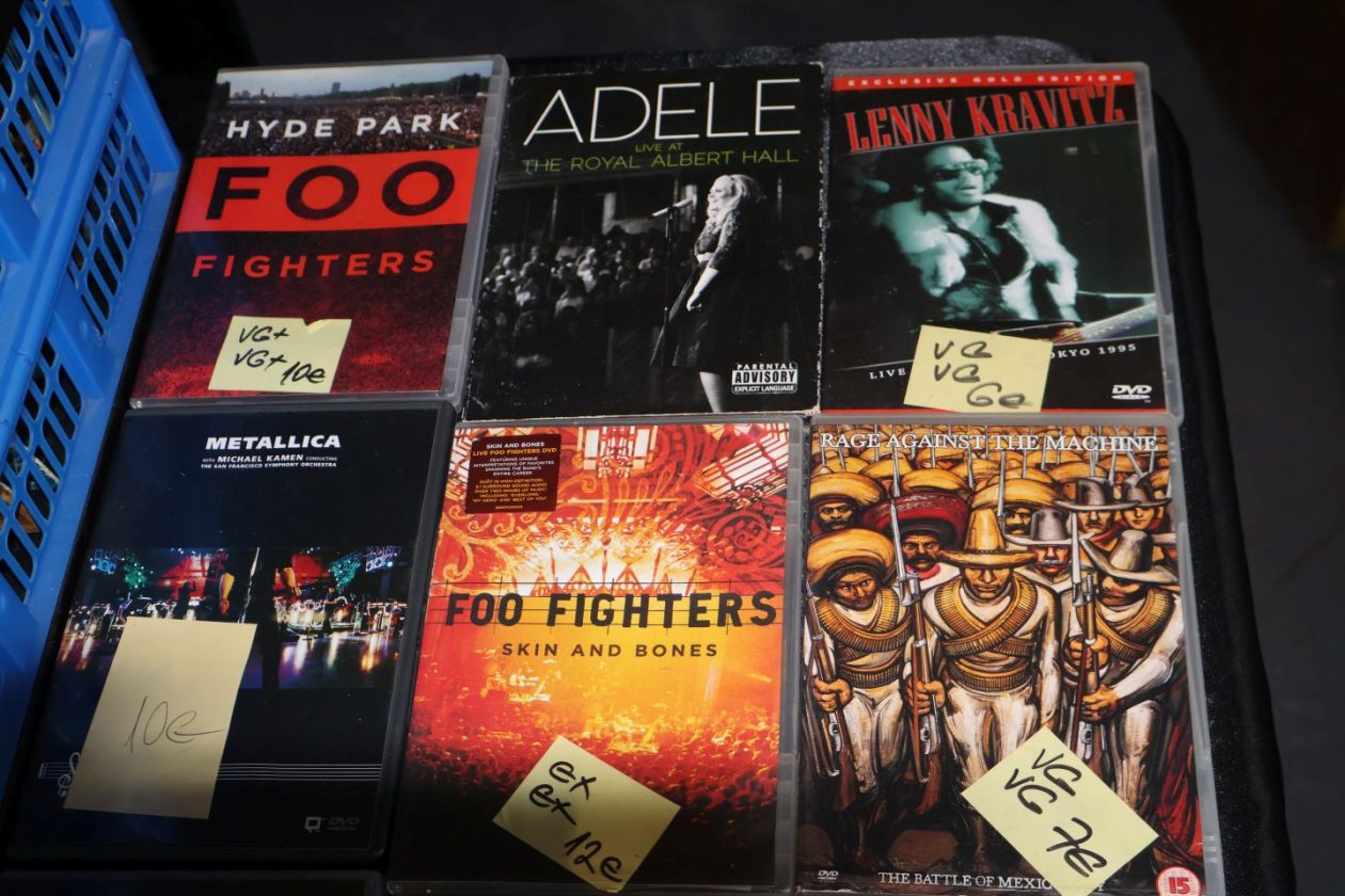 KLUB PROSTOR Blagdanski ugođaj i vinil glazba na jubilarnoj dvadesetoj izložbi ploča (28)