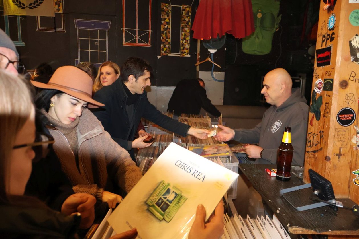 KLUB PROSTOR Blagdanski ugođaj i vinil glazba na jubilarnoj dvadesetoj izložbi ploča (29)