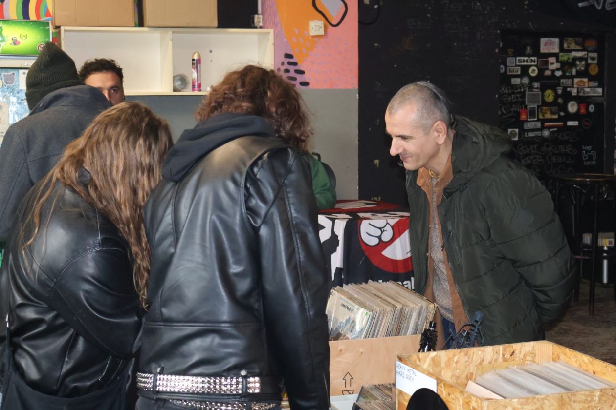 KLUB PROSTOR Blagdanski ugođaj i vinil glazba na jubilarnoj dvadesetoj izložbi ploča (35)