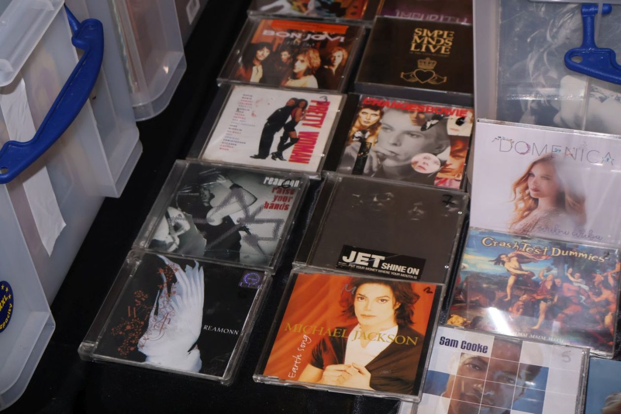 KLUB PROSTOR Blagdanski ugođaj i vinil glazba na jubilarnoj dvadesetoj izložbi ploča (36)