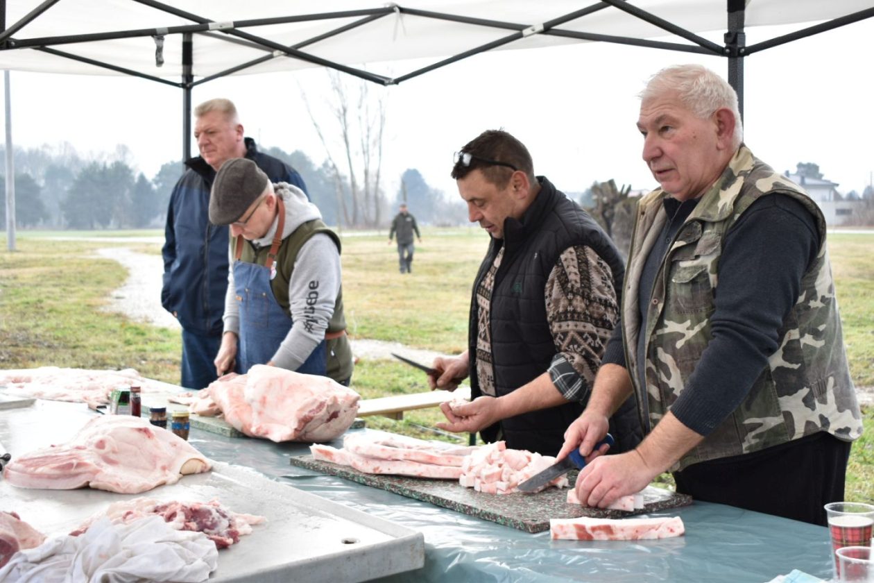 KOLINJE U ČUKOVCU U tijeku je druženje uz stare običaje i autentična jela (12)
